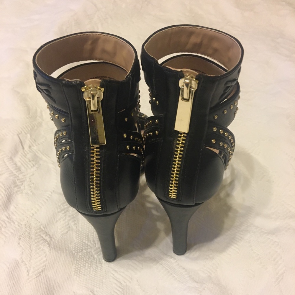 Shoes - Picture 4 of 4